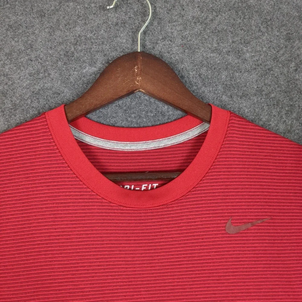 Nike Dri-FIT Mens‎ Large Red Striped Short Sleeve Training Performance T-Shirt